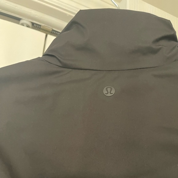 Lululemon SOFTMATTE INSULATED JACKET Black sz 4 NWT - Picture 10 of 15